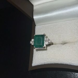 Emerald diamond ring